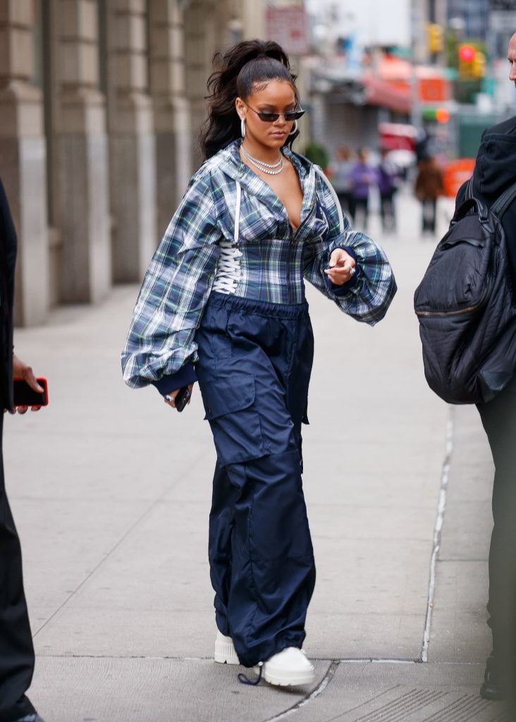 18 Stylish Outfits to Copy If You Want to Dress Like Rihanna - POPSUGAR ...
