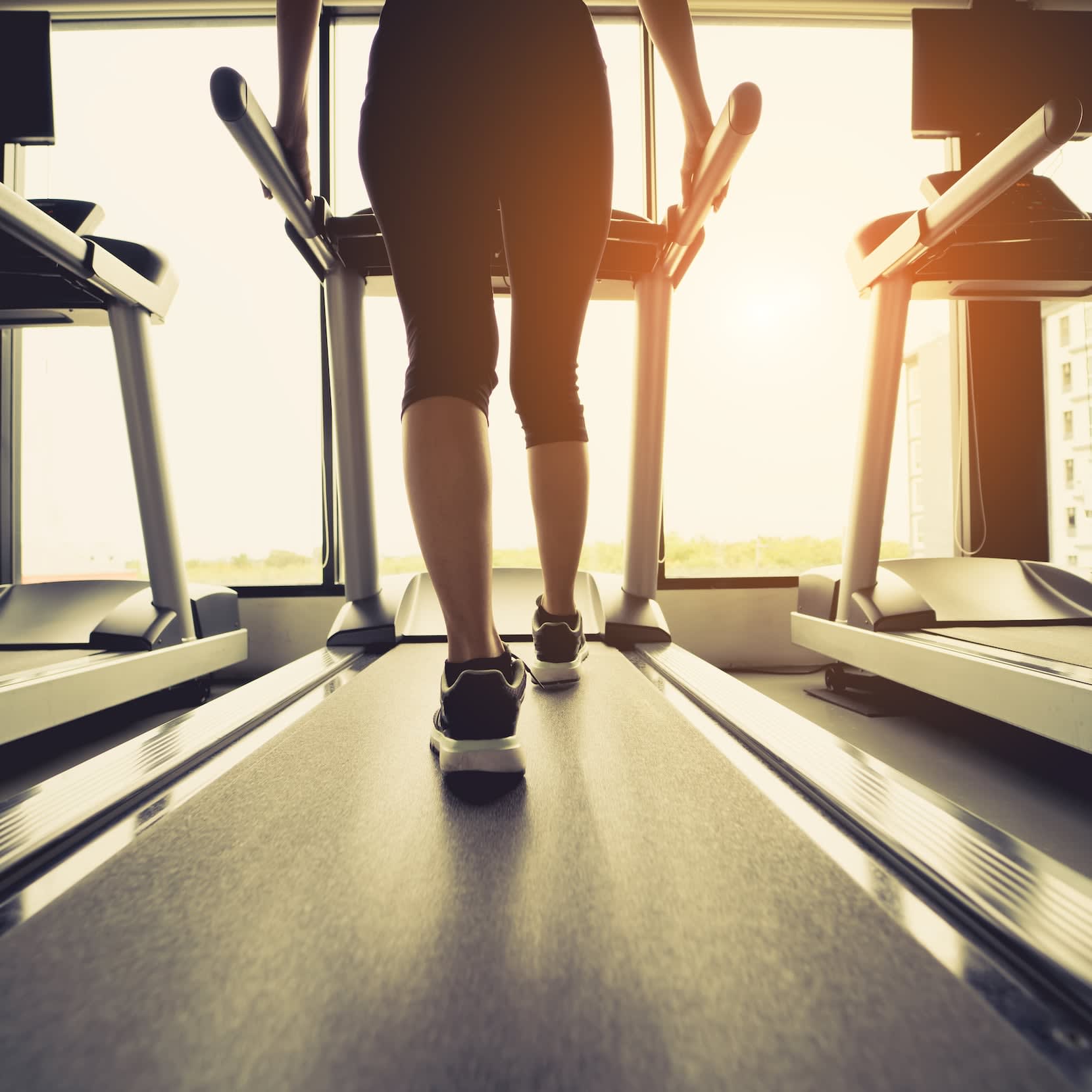 can-running-without-an-incline-on-the-treadmill-hurt-your-knees