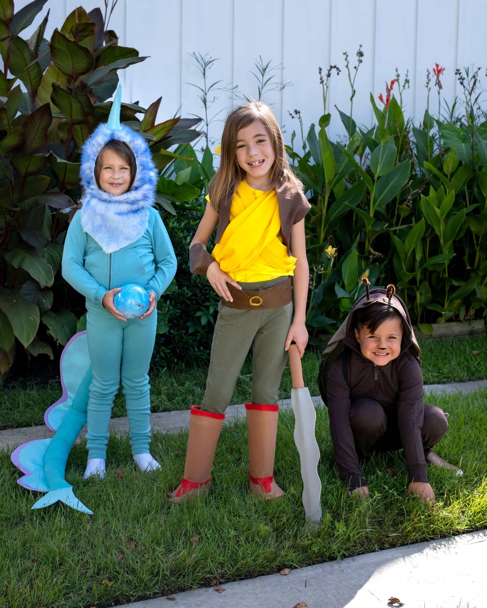 From Bluey to CoComelon, These Kid Costumes Are Pop Culture Crowd-Pleasers   Halloween costumes for kids, Pop culture halloween costume, Bluey and  bingo costume