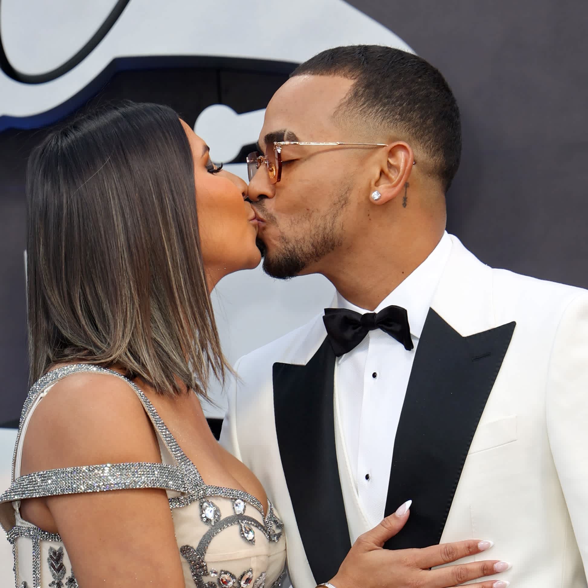 Sealed With A Kiss How Cute Are Ozuna And His Wife Taina Marie Meléndez At The Latin Grammys 
