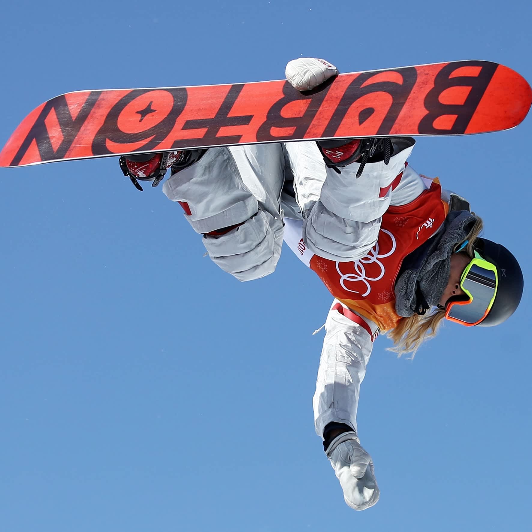 Here's Why Olympic Snowboarders Wear Mittens, Instead of Gloves, During