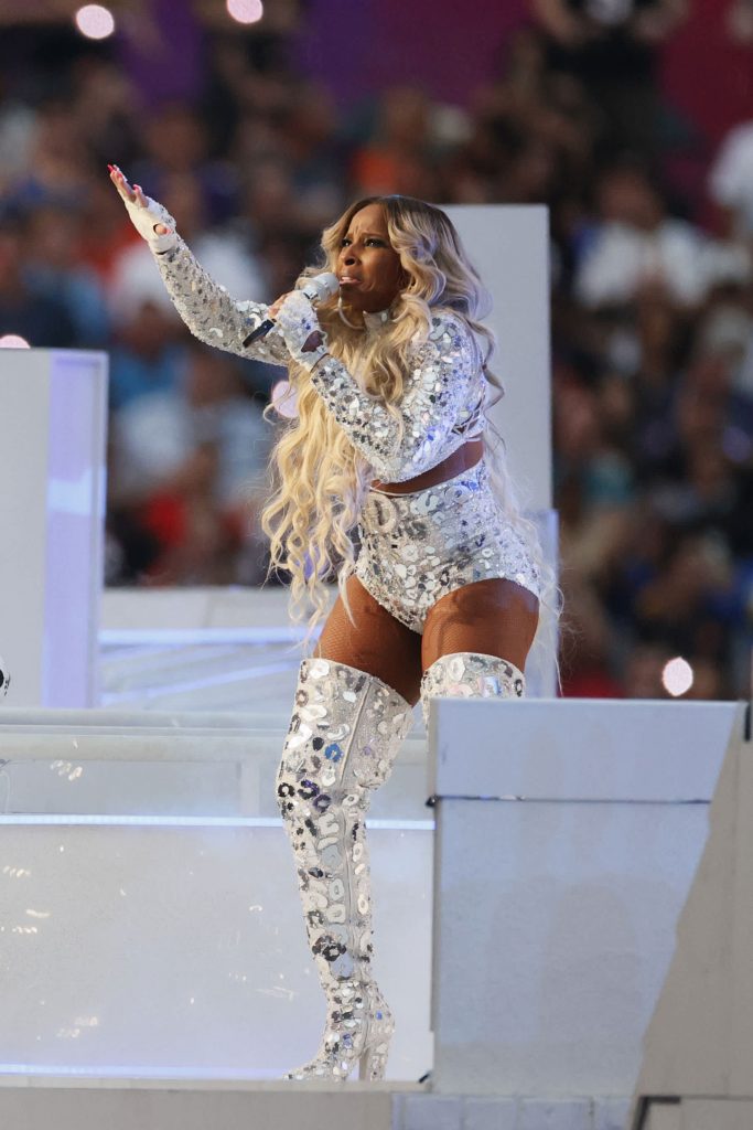 Mary J. Blige Wows in Shimmering Outfit & Thigh-High Boots for