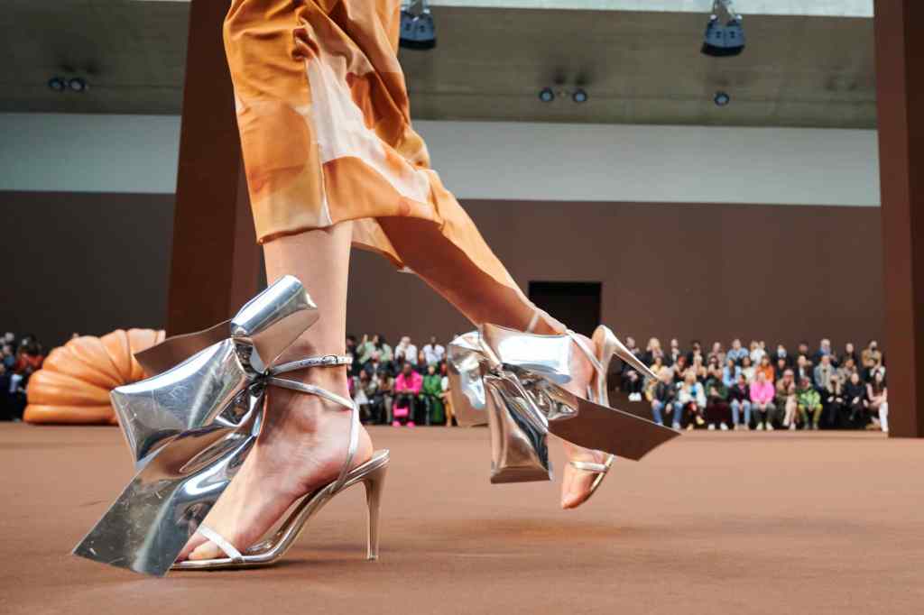 See Loewe's Fall 2022 Silver Bow Heels