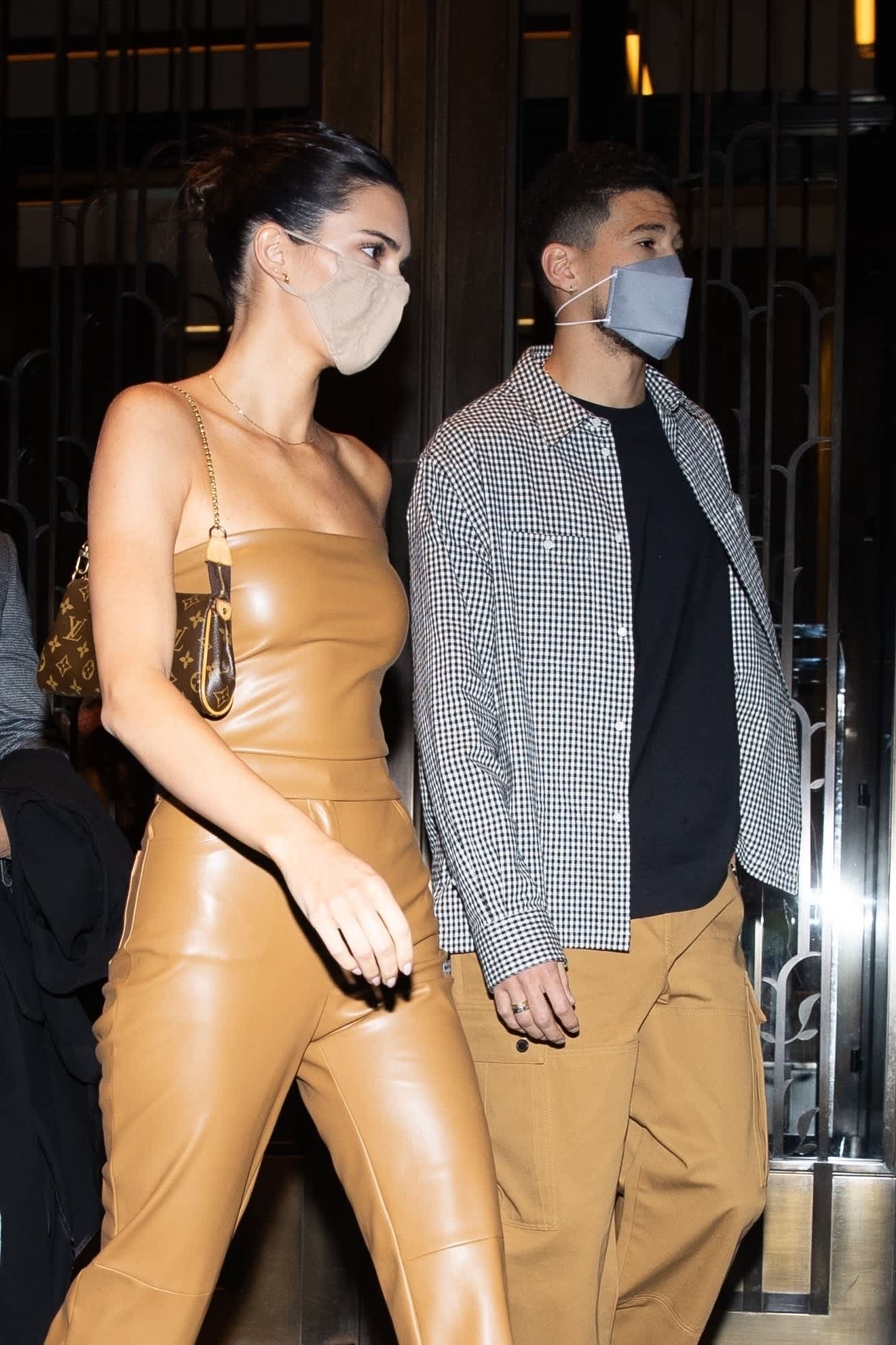 Kendall Jenner keeps it casual for a low key date night with Devin Booker  in LA #KendallJenner #DevinBooker Photos: Backgrid