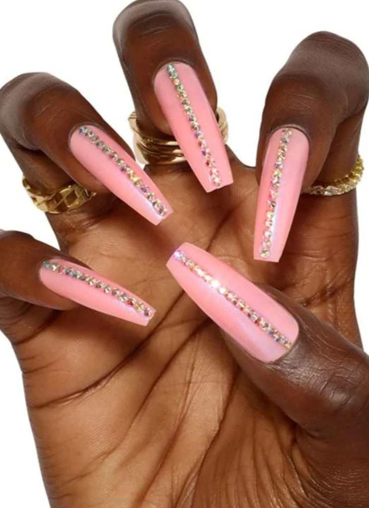 Make rhinestone nails easy with Très She press-ons