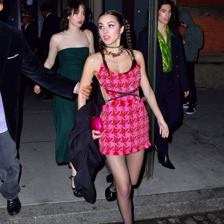 Olivia Rodrigo Styled A Corset Mini With Platform Pumps For The Met ...