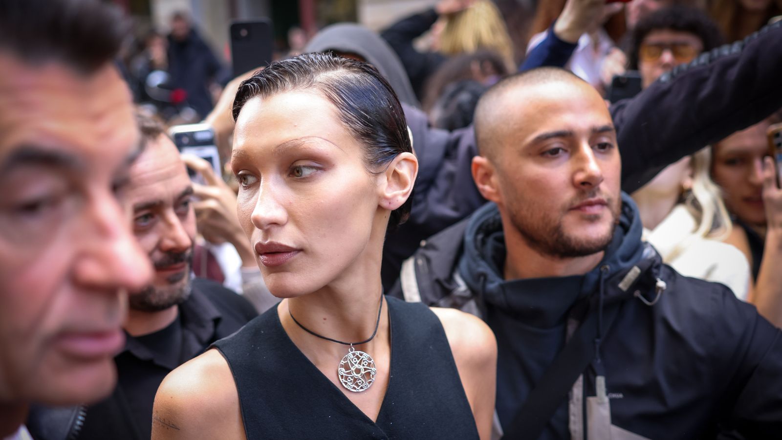 Bella Hadid's Mullet Bowl Cut Hairstyle at Marc Jacobs Show | POPSUGAR ...