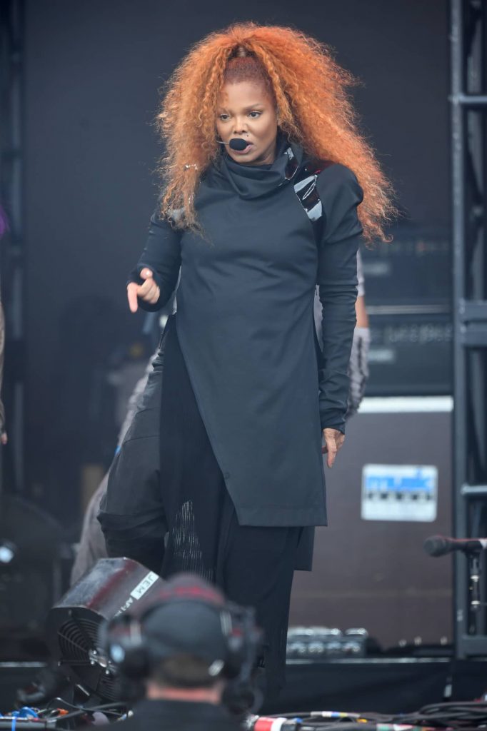 Janet Jackson's Most Iconic Performance Looks, From Crop Tops to ...