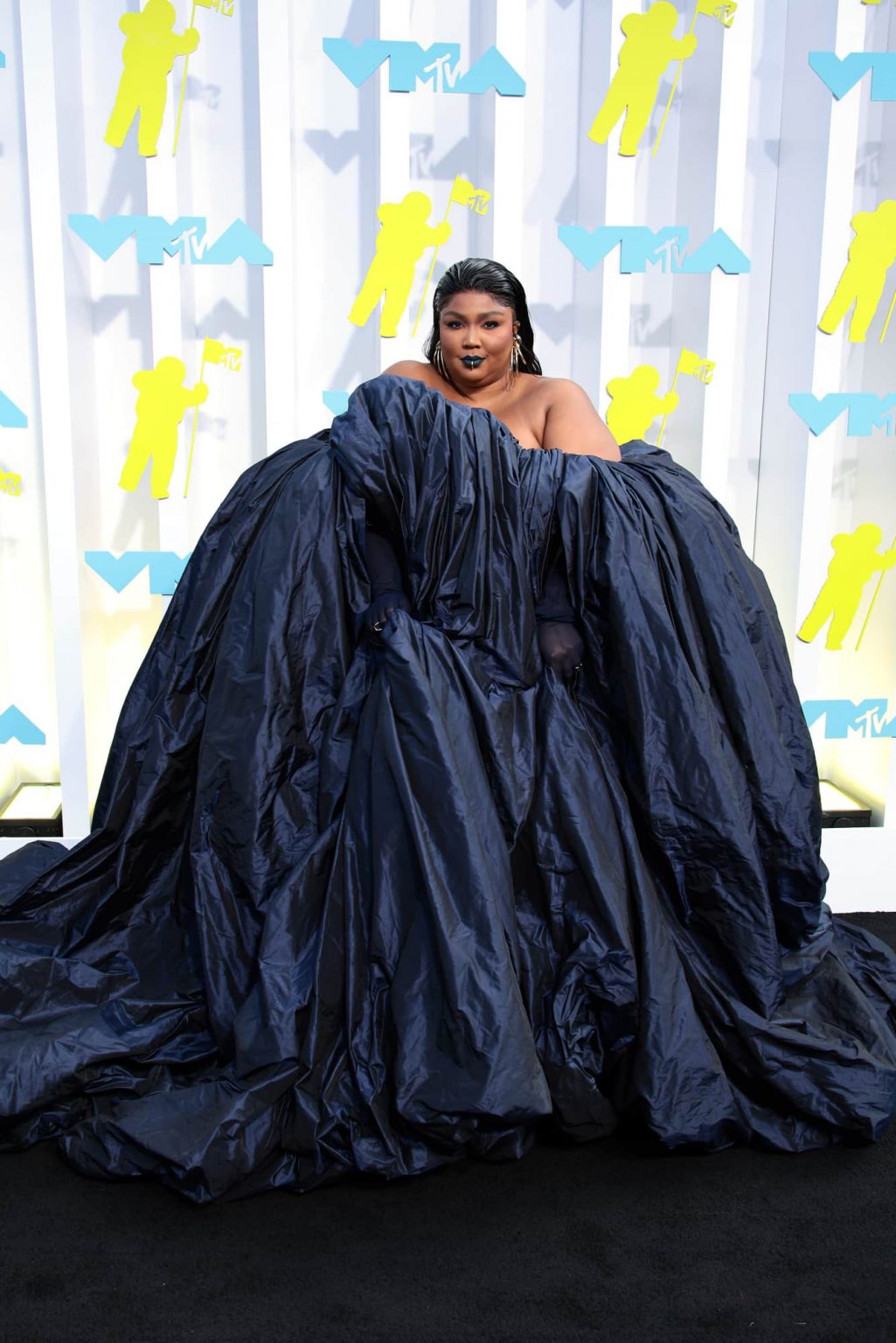 A Lip Ring-Clad Lizzo Stuns Like Emo Royalty At The VMAs - POPSUGAR ...