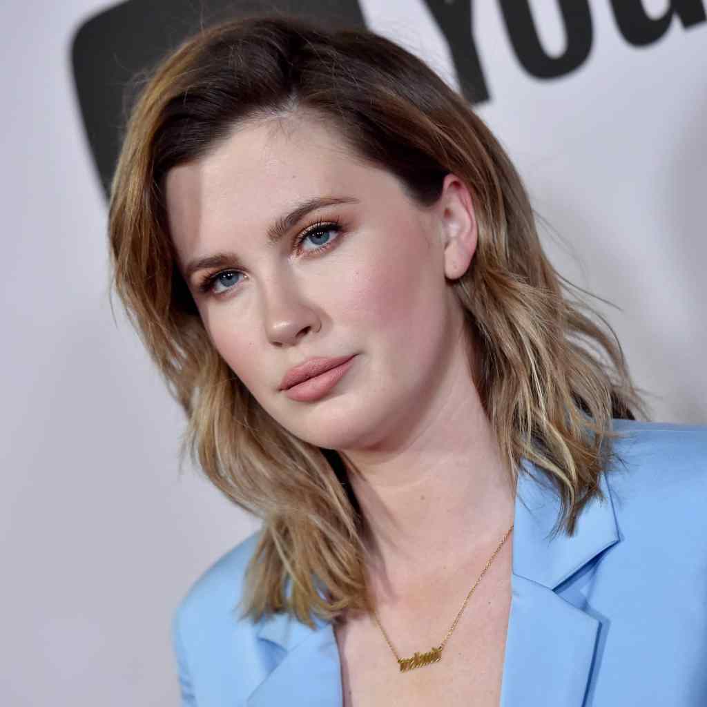 Ireland Baldwin Has a Blonde Buzz Cut