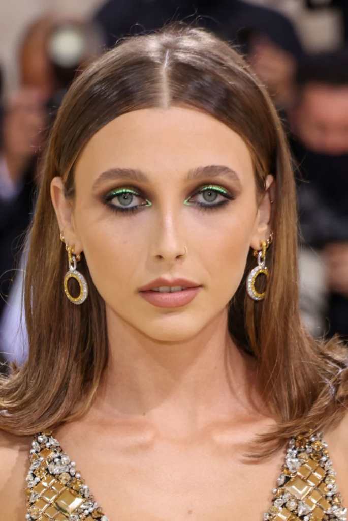 Emma Chamberlain at the 2021 Met Gala wearing neon green liner