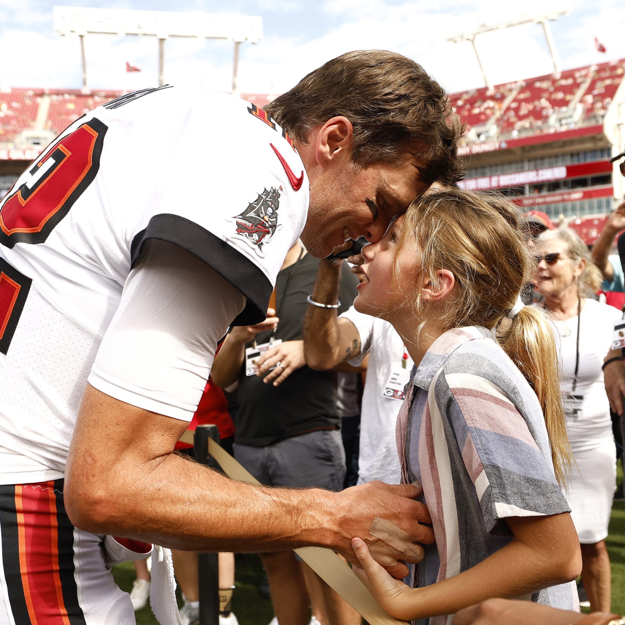 Tom Brady dons 'I heart Gisele' shirt similar to Tom Hiddleston's