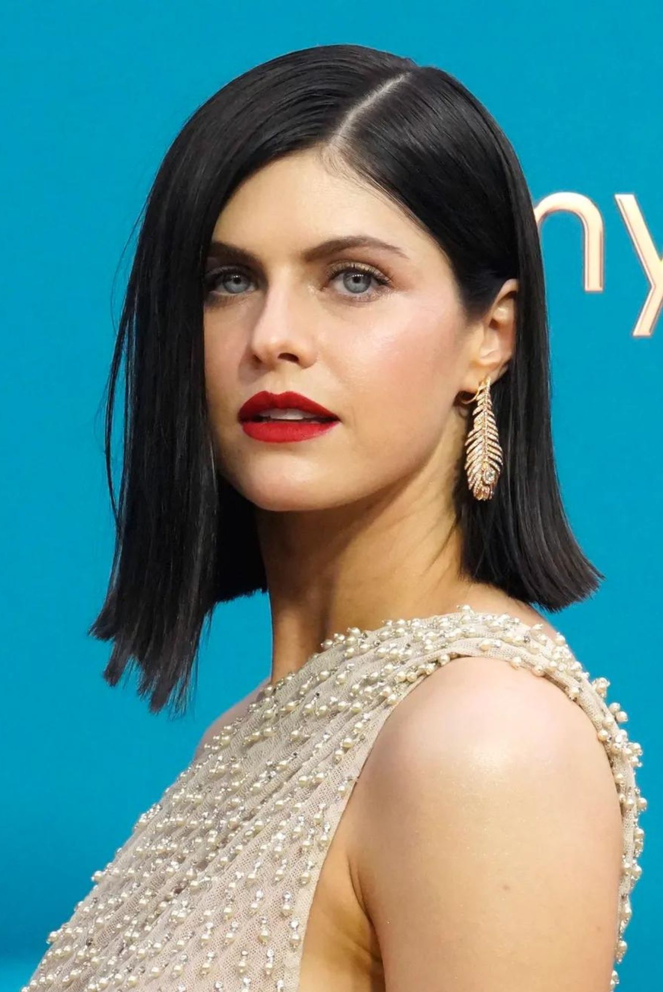 Alexandra Daddario Served Ethereal Emmys Glow With This Sustainable NZ ...