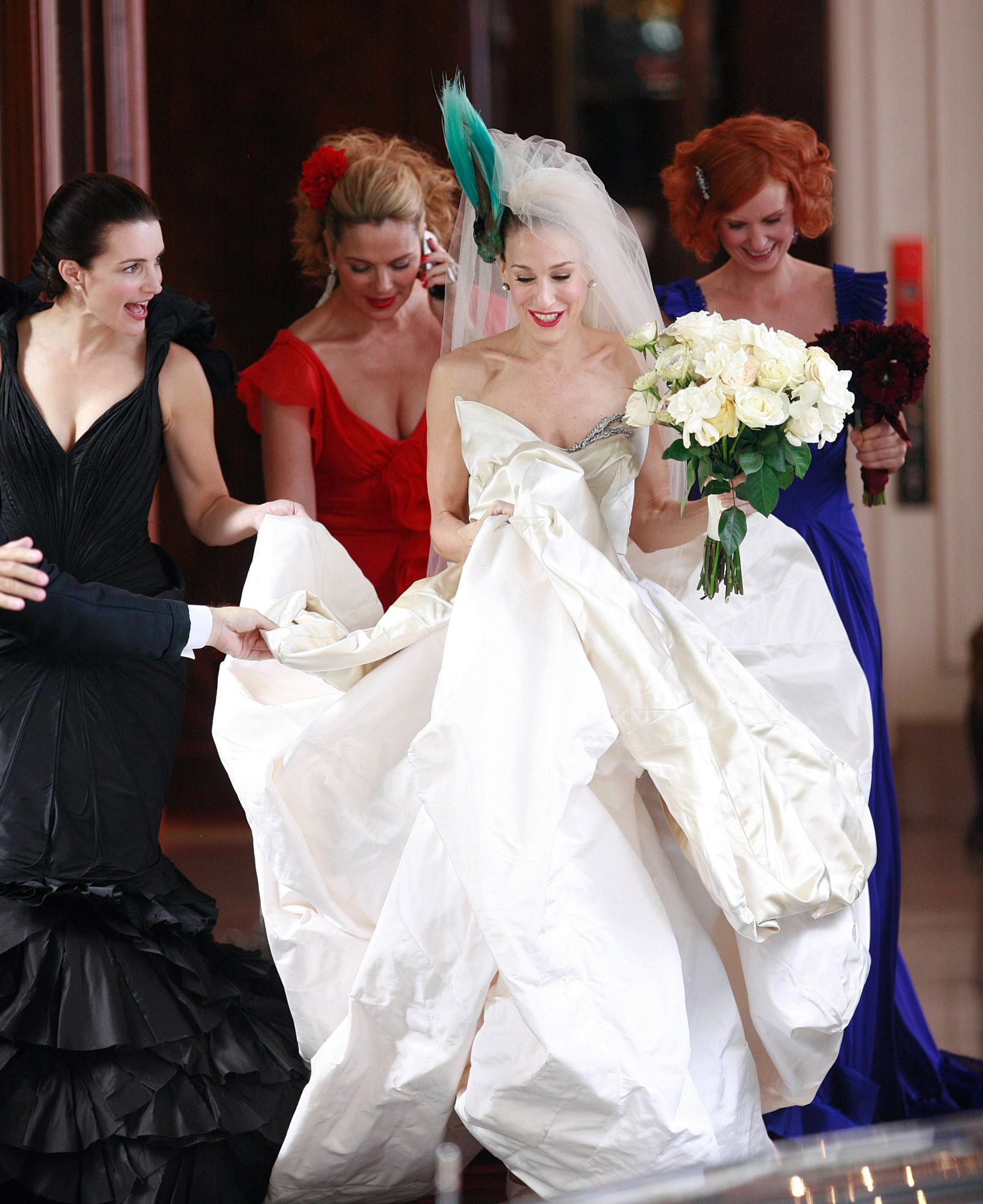 Carrie Bradshaw s Wedding Dress and Bird Headpiece Are Back For