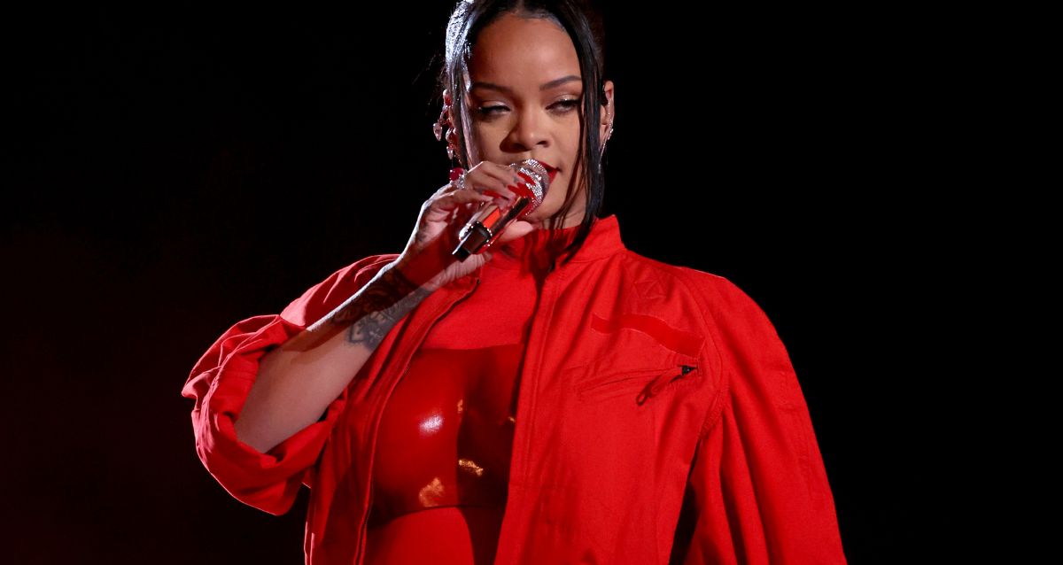 Rihanna S Iconic Look For Her Super Bowl Halftime Performance Popsugar Australia