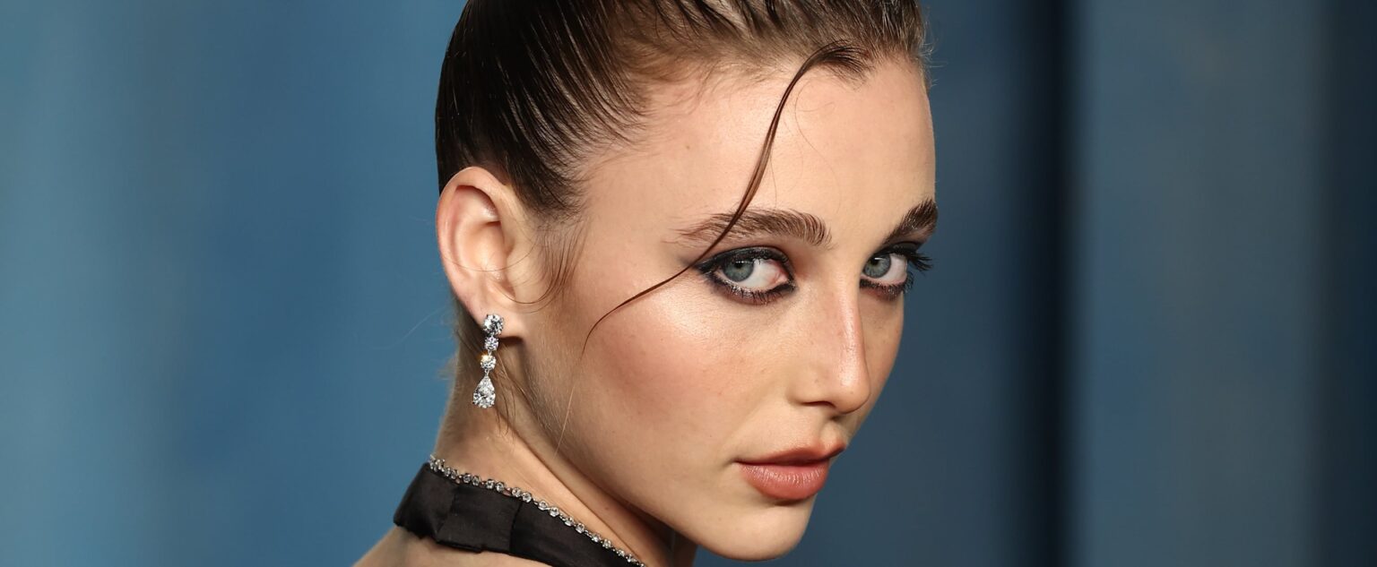 Emma Chamberlain's '60s-Style Lob at the Met Gala Almost Made Us Forget  What Year It Is