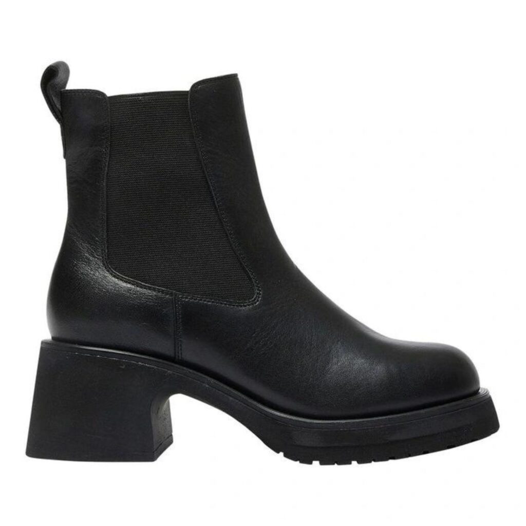 The Best Black Boots for Winter and Beyond