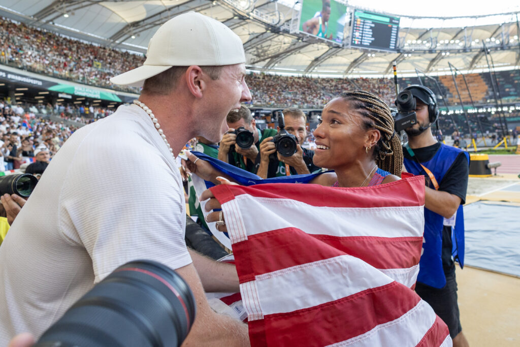 Tara DavisWoodhall Kisses Hunter Woodhall After Winning First World