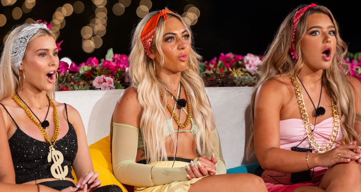 The Main Character of Love Island Seems to Be Under Boob and We Have  Questions - POPSUGAR Australia
