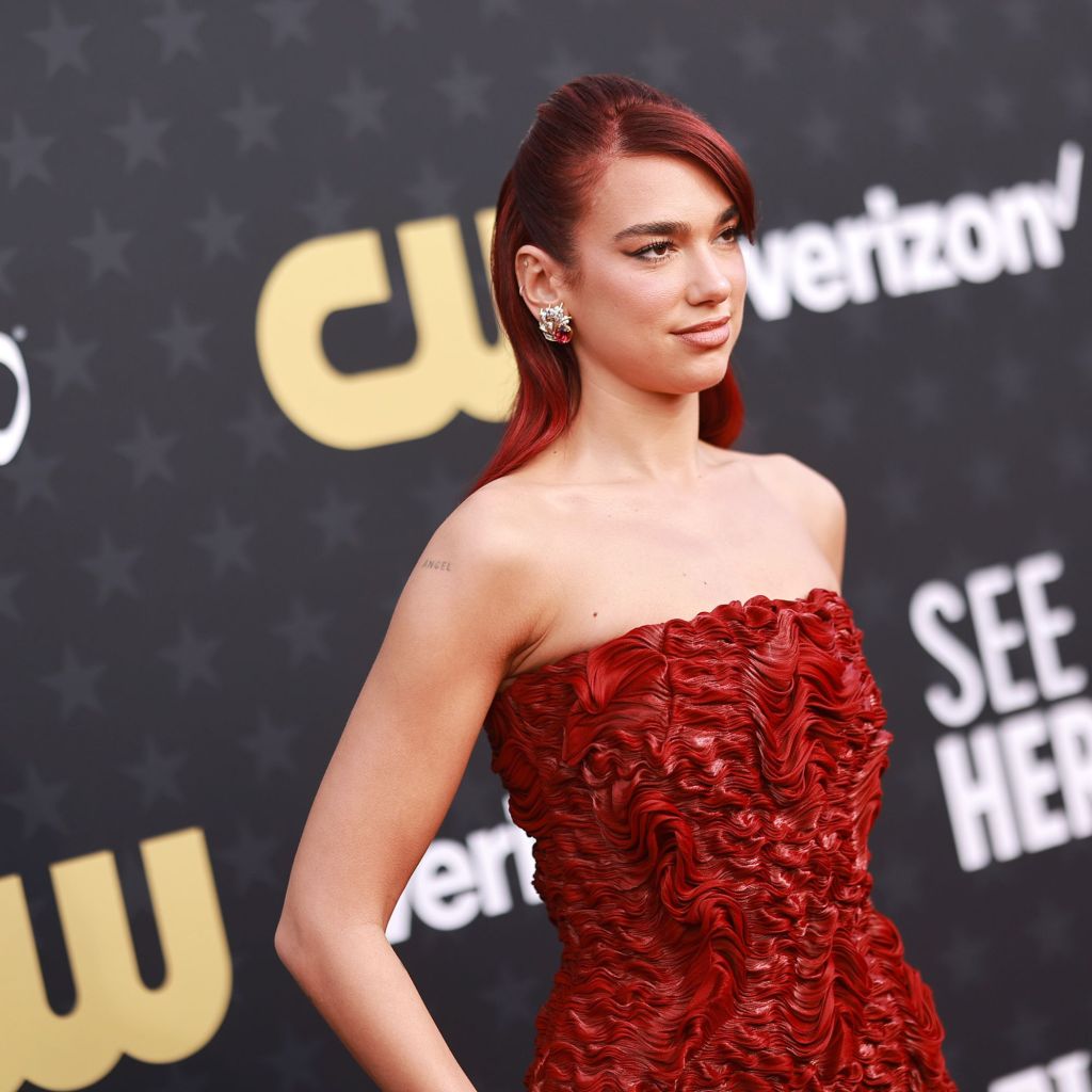 critics choice awards red carpet